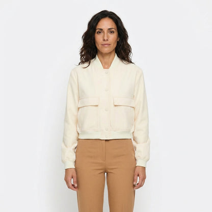 Bomber Mujer Crema | Chaqueta Crop con Bolsillos — Isabella Torres