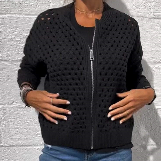 Chaqueta informal de punto con cremallera para mujer y diseño calado.